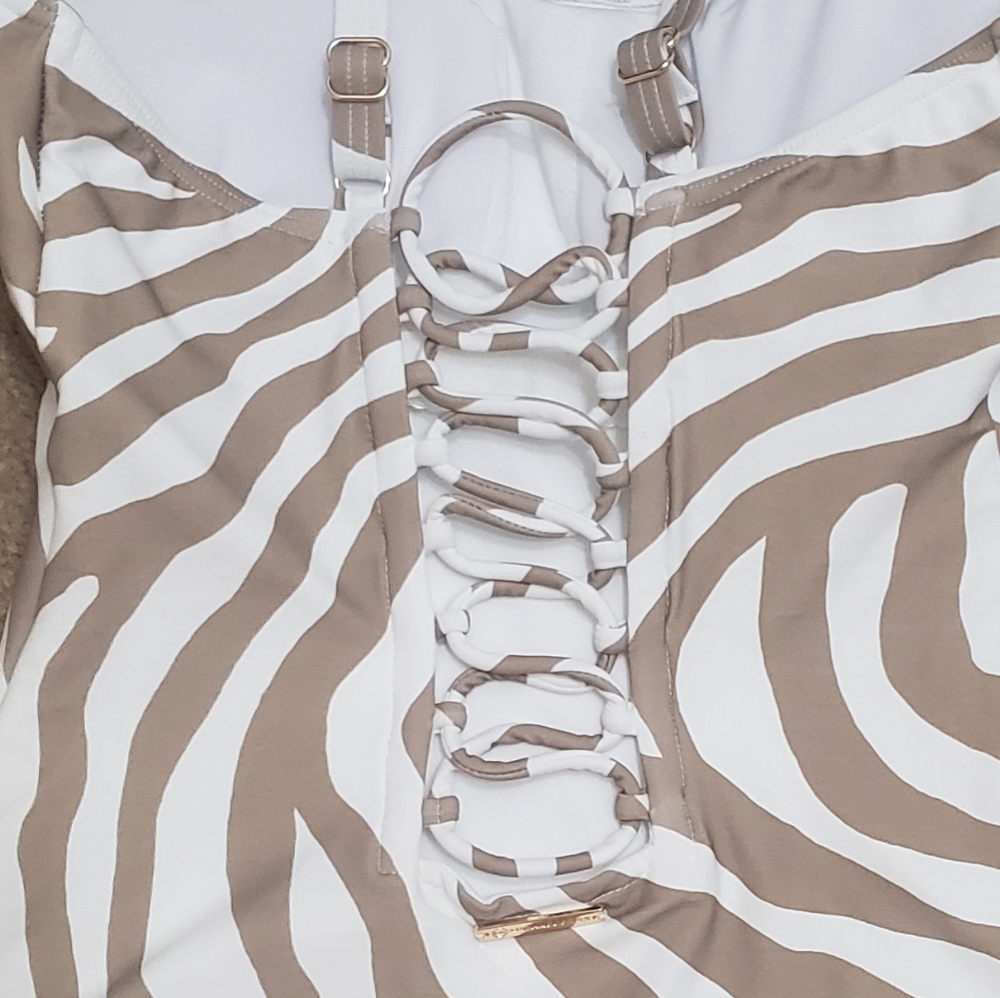Michael Kors Size 8 One Piece - Picture 3 of 3